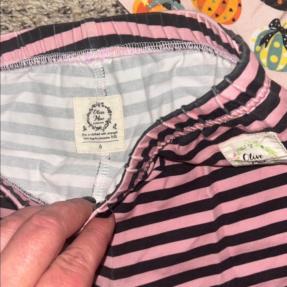 Olive Mae Girls size 6 Trick or Treat Pumpkin tunic & matching ruffle bottoms - Picture 3 of 3